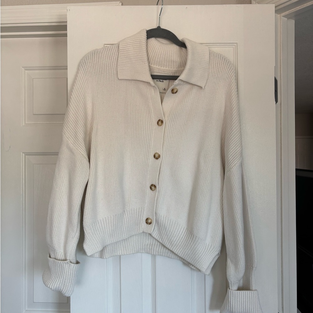 Abercrombie & Fitch White Collared Cardigan Sweater with Ribbed Knit